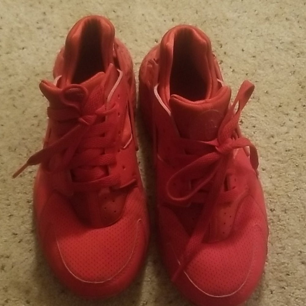 Red nike huaraches